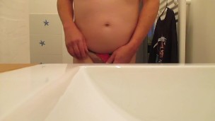 Masturbe (173) with one testicle