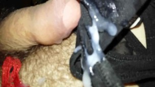 Masturbe (205) with one testicle
