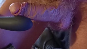 Je me branle, m'excite et éjacule de plaisir avec mon nouveau sextoy