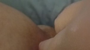 Amateur fat pussy thick thigh masturbation