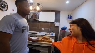 The pizza deliveryman fucks the customer for bo pay! underneath the diver finds the huge boobs and c