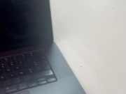 Je viens demander mes congés à mon boss et je vais devoir sucer sa bite 2 fois 1/16