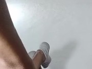 La esposa de mi mejor amigo viene a mi casa a recibir una buena dosis de sexo oral, queda bien mojad 15/16