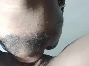 La esposa de mi mejor amigo viene a mi casa a recibir una buena dosis de sexo oral, queda bien mojad 8/16