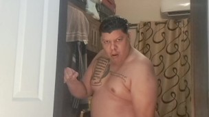 Big papa caliente chorreando leche