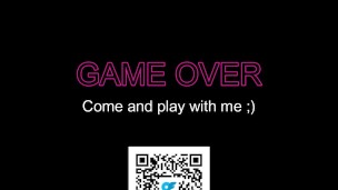 En la silla gamer se puede jugar a muchas cosas... Llamada privada estrenando vibrador