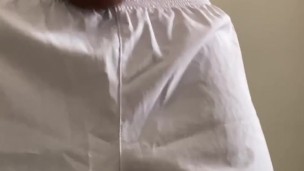 TURRO SE HACE LA PAJA PARA SACARSE LA LECHE