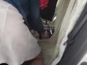 Milf con la fica di fuori pulisce la macchina 2/16