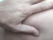 Milf con la fica di fuori pulisce la macchina 4/16