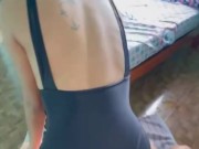 minha namorada  magrinha com aparelho antes de ir para piscina 3/16