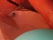 Piscio dentro la vasca da bagno 11/16