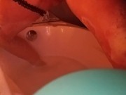 Piscio dentro la vasca da bagno 12/16