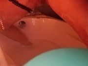 Piscio dentro la vasca da bagno 14/16