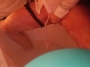 Piscio dentro la vasca da bagno 8/16