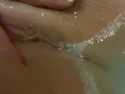 Ich komme und squirte in der Badewanne 7/16