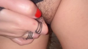 I'm filming on my phone how I touch my hairy pussy
