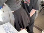 引っ越し作業中の彼女の頭を押さえつけて後ろからガン突きして中出しセックス 4/16