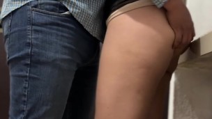 Mi novia me espera después de la fiesta y llego a cogerla