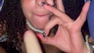 (JOI) Hermanastra gentil te saca LA LECHE antes de una cena familiar