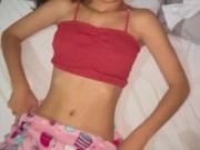 minha namorada magrinha com aparelho quer foder secretamente 2/16