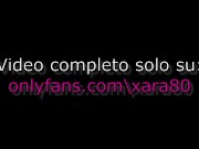 faccio la cagnolina con il legging di pelle,mi sgrilletto la micetta e mi inonda la faccia di sborra 16/16