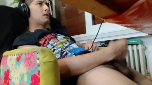 Me hago la paja a mi pija grande y gruesa