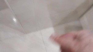 Me pongo cachondo en el baño