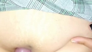 INOCENTE Y APRETADA COLEGIALA CIERRA LAS PIERNAS PARA NO SER PENETRADA POR PAPI