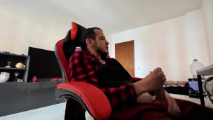 I like to be watched