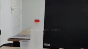 Batendo uma no escritório