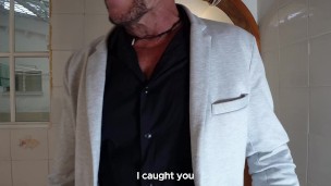 Mi jefe me descubre robando su dinero y me da una follada salvaje - ABBY CARTER