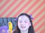 Now I understand why minions like bananas so much, fingering my tight pussy is not enough for me 7/16