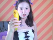 Now I understand why minions like bananas so much, fingering my tight pussy is not enough for me 9/16