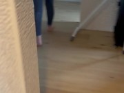 Il me demande une pipe et jouit sur mes lunettes 1/16