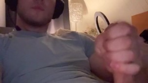 Hot gamer jerks off