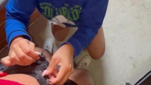 Estás segura? En el piso 25 me chupa la vagina antes de que NOS PILLEN