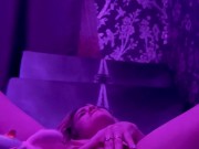 Мокрая киска мастурбирует вибраторами на камеру 13/16