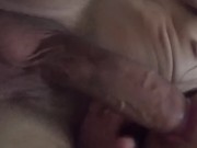 Chupando meu marido até ele gozar! 14/16