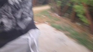 Punheta arriscada em público e mulher me pegou se masturbando!