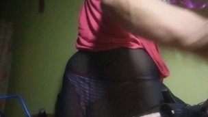 Yo jugando sola en casa