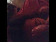 Me pongo muy caliente chupando la vergota de mi papito 11/16