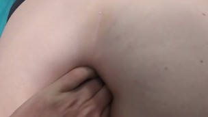 Fingering fuckmeats hole before using it