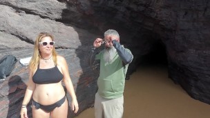 Toqueteando en la playa 😎