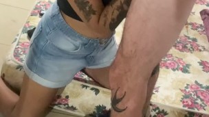 La chupo con todas las ganas y luego cabalgo su gran pene