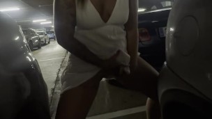 Pissing On The Parking💦 I Hope Nobody DISCOVER Me😳