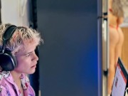 ASMR 💯 ¡DEDOS SABROSOS! Amigas cachondas se comen a besos y se penetran con la Estudiosa al lado 8/16