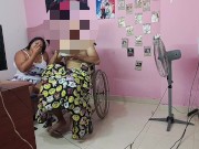 Niñera se folla a su hermanastro en villa de ruedas 6/16