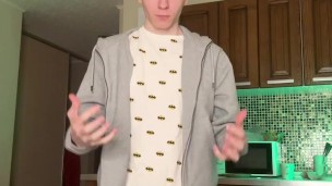 somebody tell me why this remind me of 2016 vine era