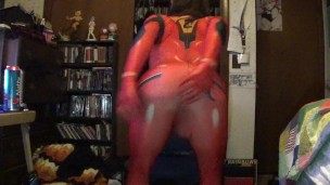 TWERKING MY FAT ASS IN A SKINTIGHT BODYSUIT