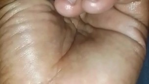 I GAVE HIM A HANDJOB AND FINGERED HIS BISEXUAL ASSHOLE